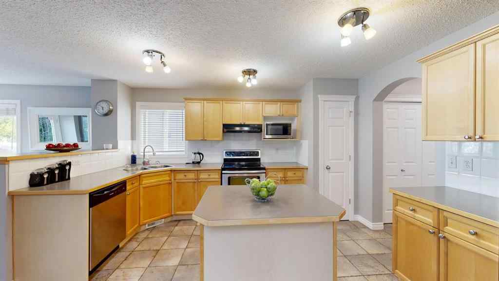 MLS® A2254078 - 70 Crystalridge Close  in Crystalridge Okotoks, Residential
