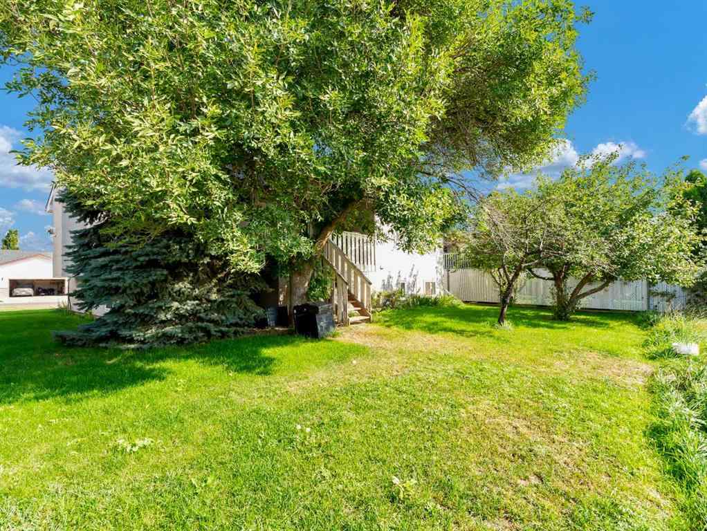 MLS® A2254079 - 120 Shannon Crescent SE in SE Southridge Medicine Hat, Residential
