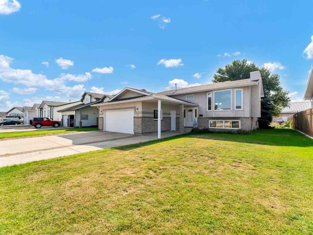MLS® A2254079 - 120 Shannon Crescent SE in SE Southridge Medicine Hat, Residential