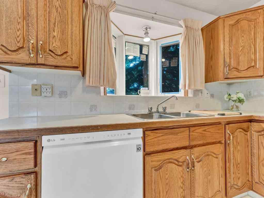 MLS® A2254079 - 120 Shannon Crescent SE in SE Southridge Medicine Hat, Residential