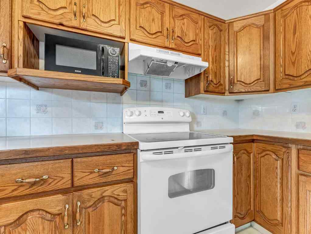 MLS® A2254079 - 120 Shannon Crescent SE in SE Southridge Medicine Hat, Residential