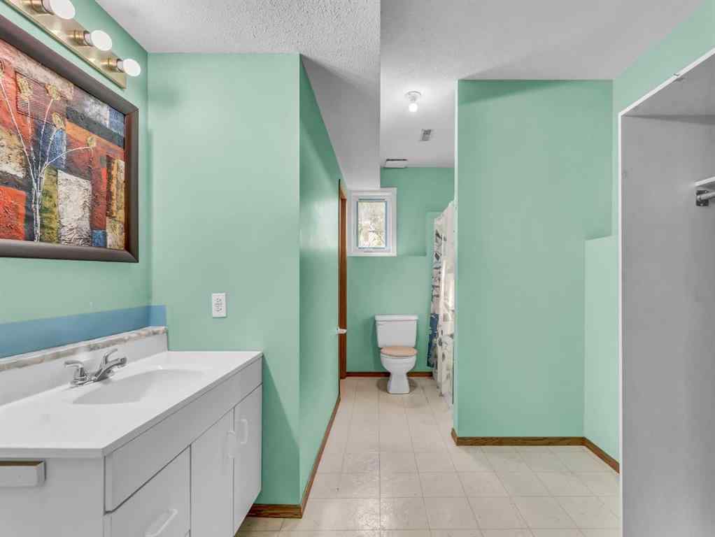 MLS® A2254079 - 120 Shannon Crescent SE in SE Southridge Medicine Hat, Residential