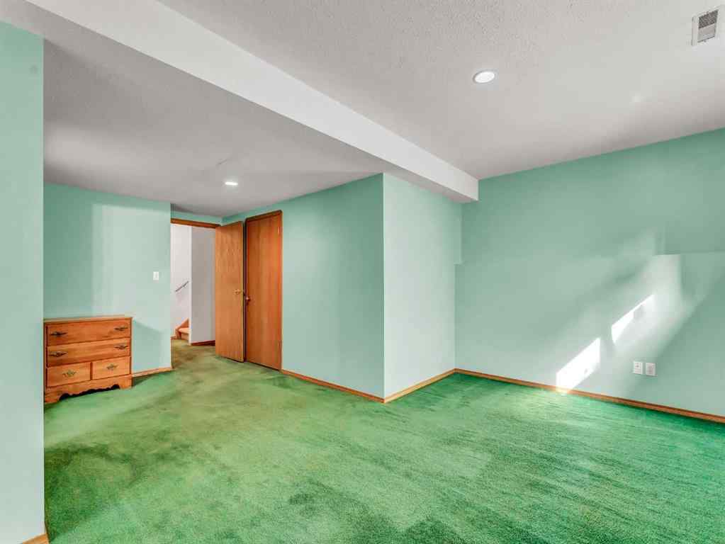 MLS® A2254079 - 120 Shannon Crescent SE in SE Southridge Medicine Hat, Residential