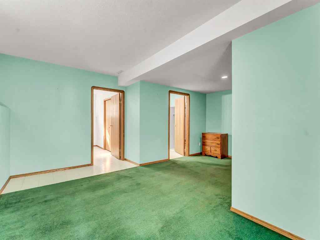 MLS® A2254079 - 120 Shannon Crescent SE in SE Southridge Medicine Hat, Residential
