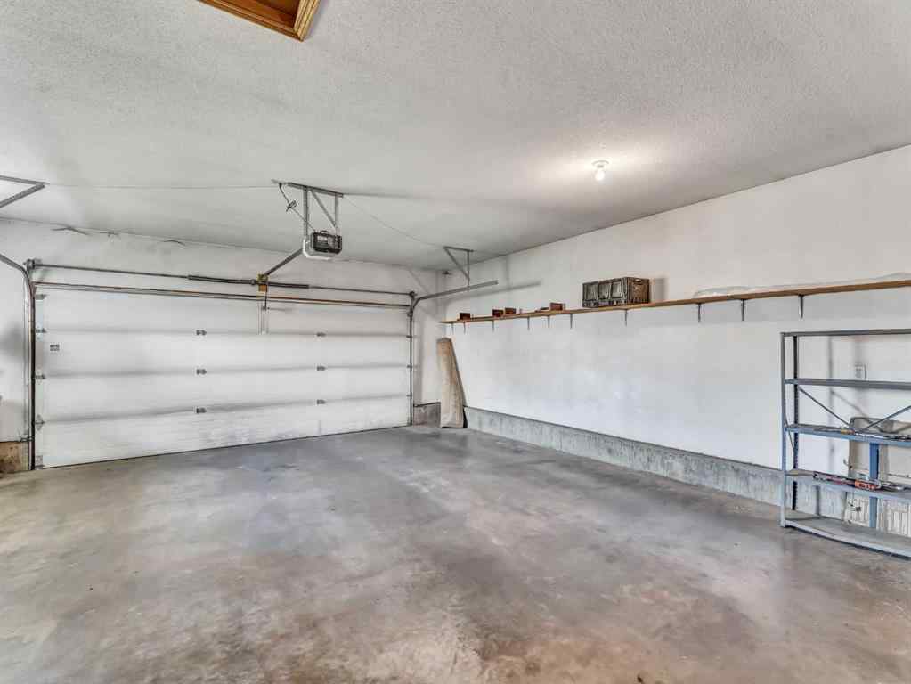 MLS® A2254079 - 120 Shannon Crescent SE in SE Southridge Medicine Hat, Residential