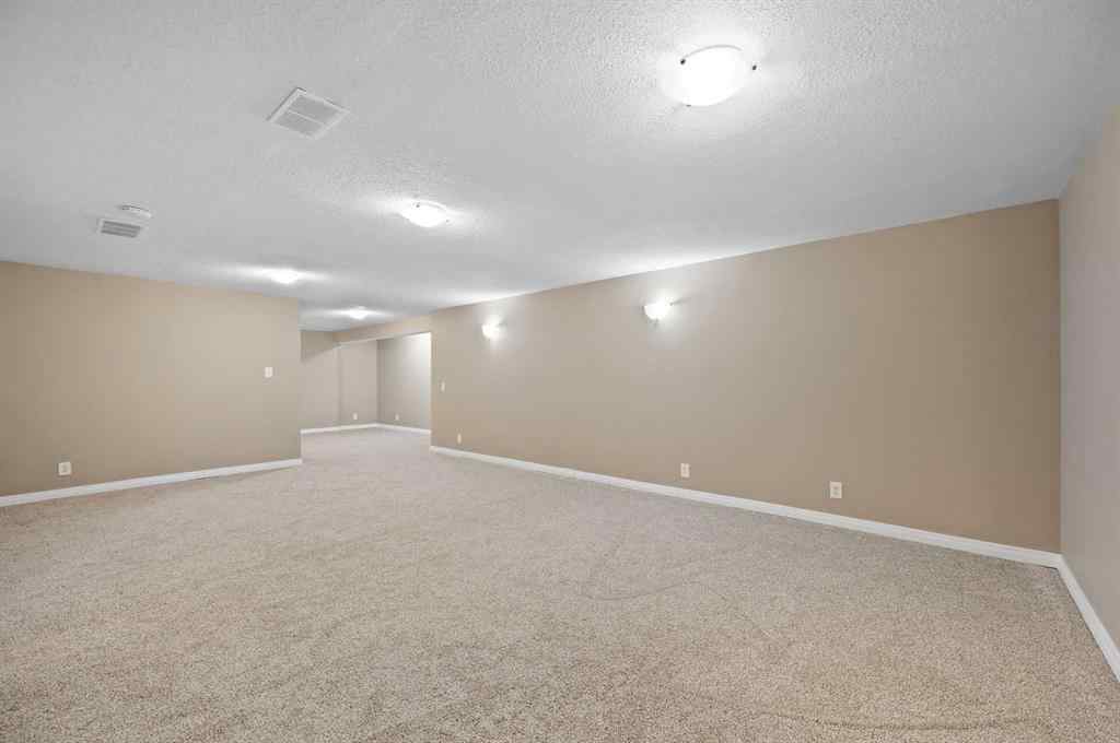 MLS® A2254086 - 5704 18 Avenue NE in Pineridge Calgary, Residential