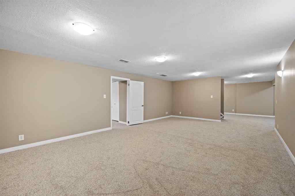 MLS® A2254086 - 5704 18 Avenue NE in Pineridge Calgary, Residential
