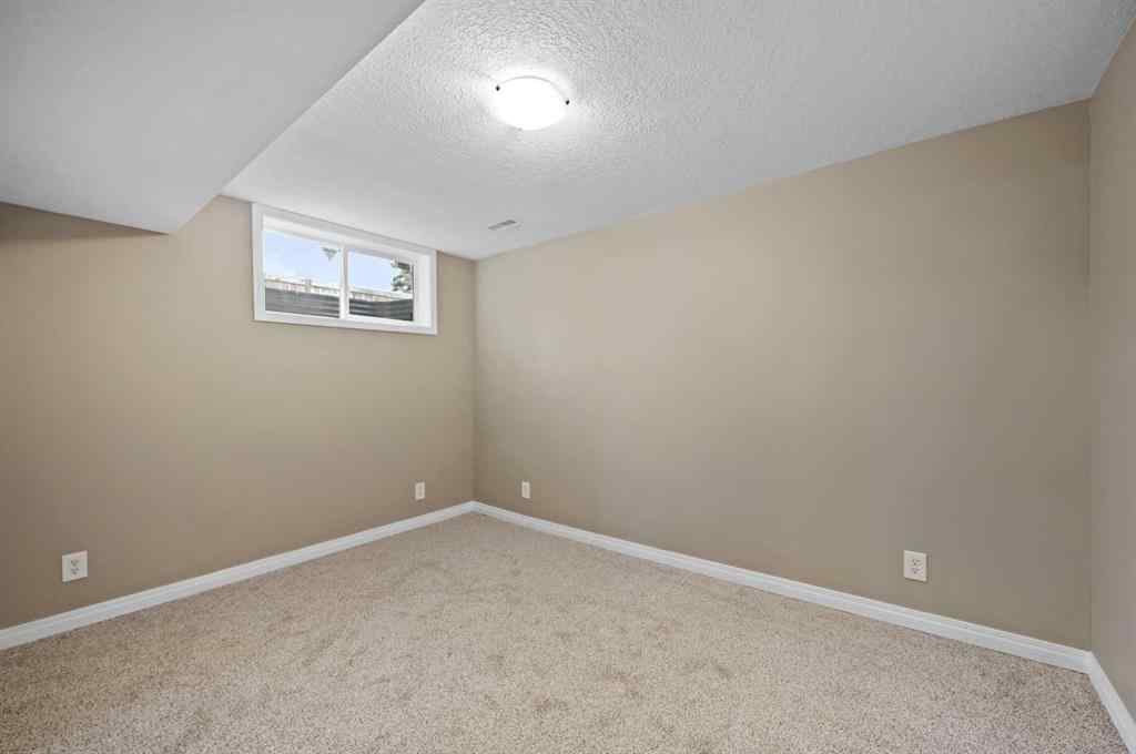 MLS® A2254086 - 5704 18 Avenue NE in Pineridge Calgary, Residential