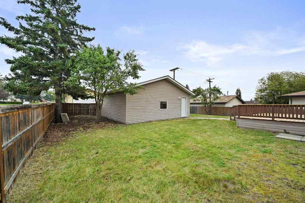 MLS® A2254086 - 5704 18 Avenue NE in Pineridge Calgary, Residential