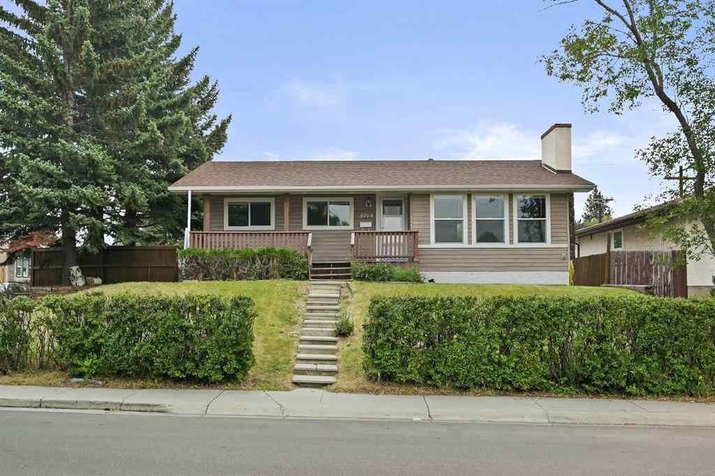 MLS® A2254086 - 5704 18 Avenue NE in Pineridge Calgary, Residential