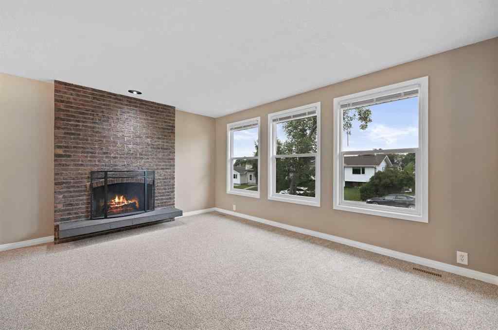 MLS® A2254086 - 5704 18 Avenue NE in Pineridge Calgary, Residential