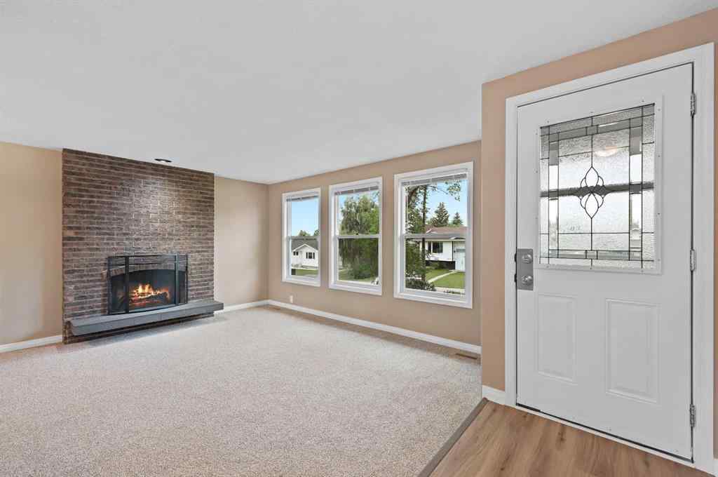 MLS® A2254086 - 5704 18 Avenue NE in Pineridge Calgary, Residential