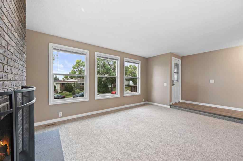 MLS® A2254086 - 5704 18 Avenue NE in Pineridge Calgary, Residential