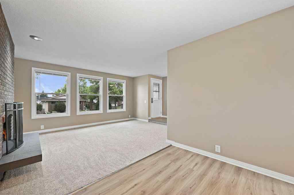 MLS® A2254086 - 5704 18 Avenue NE in Pineridge Calgary, Residential