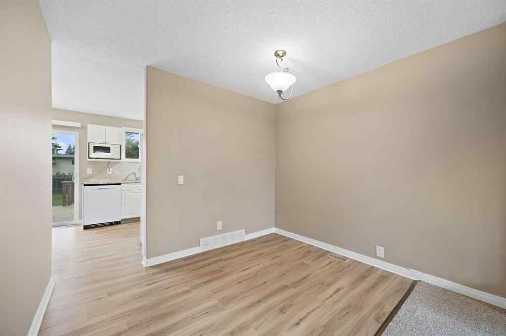 MLS® A2254086 - 5704 18 Avenue NE in Pineridge Calgary, Residential