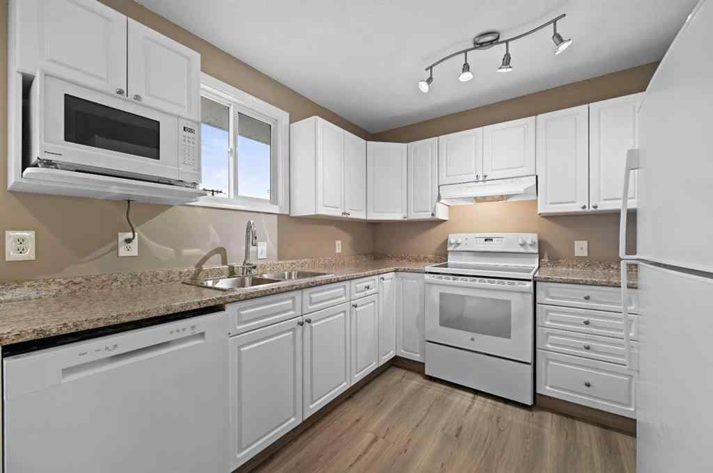 MLS® A2254086 - 5704 18 Avenue NE in Pineridge Calgary, Residential