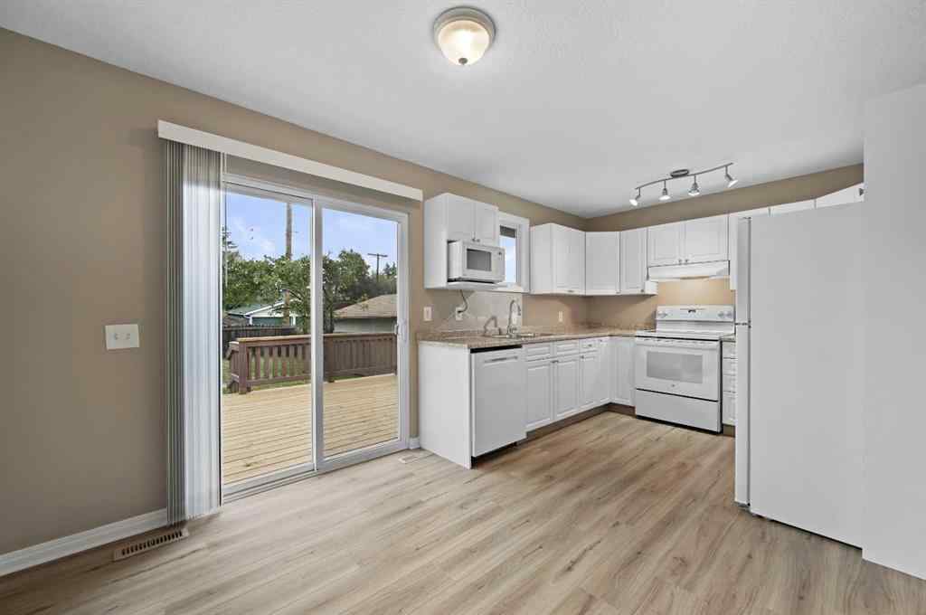 MLS® A2254086 - 5704 18 Avenue NE in Pineridge Calgary, Residential