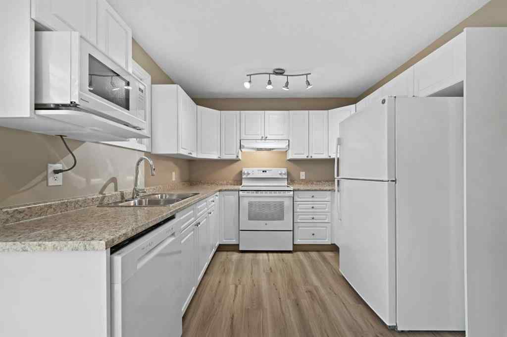 MLS® A2254086 - 5704 18 Avenue NE in Pineridge Calgary, Residential