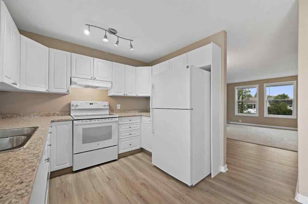 MLS® A2254086 - 5704 18 Avenue NE in Pineridge Calgary, Residential