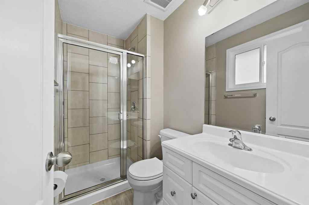 MLS® A2254086 - 5704 18 Avenue NE in Pineridge Calgary, Residential