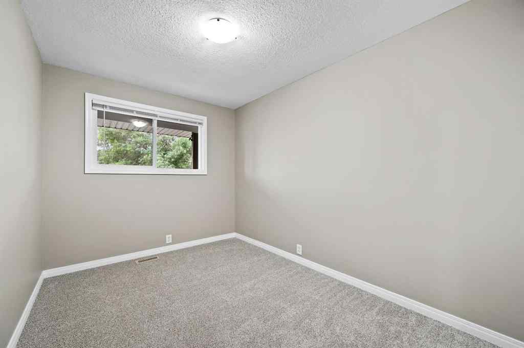 MLS® A2254086 - 5704 18 Avenue NE in Pineridge Calgary, Residential