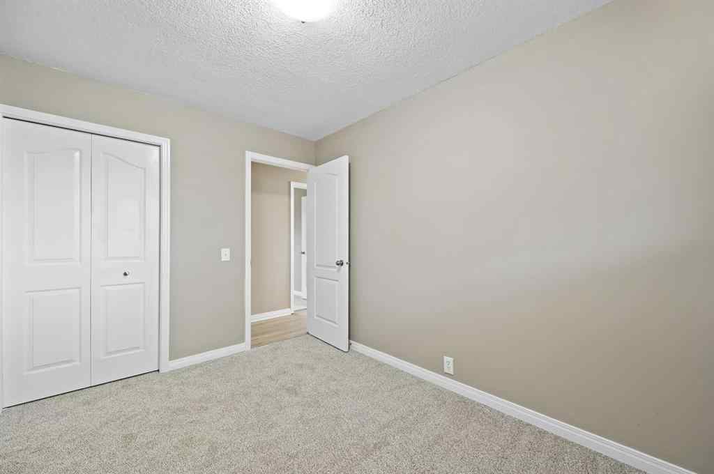 MLS® A2254086 - 5704 18 Avenue NE in Pineridge Calgary, Residential