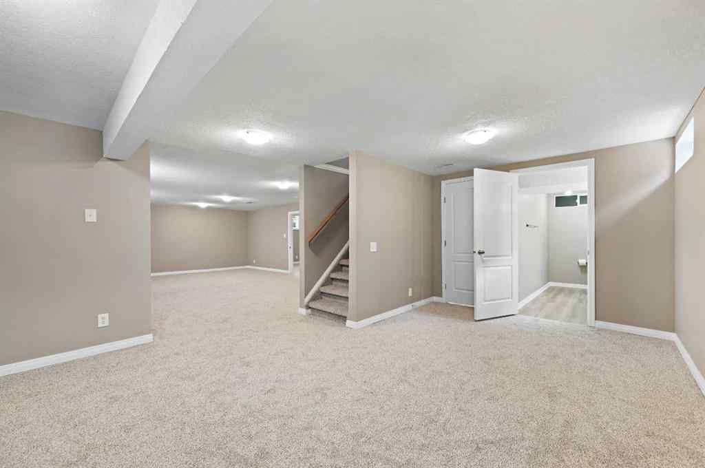 MLS® A2254086 - 5704 18 Avenue NE in Pineridge Calgary, Residential