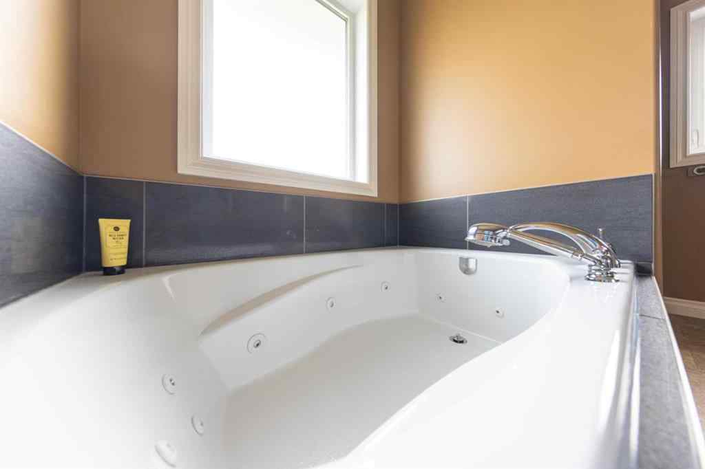 MLS® A2254093 - 406 6 Street N in Marwayne Marwayne, Residential