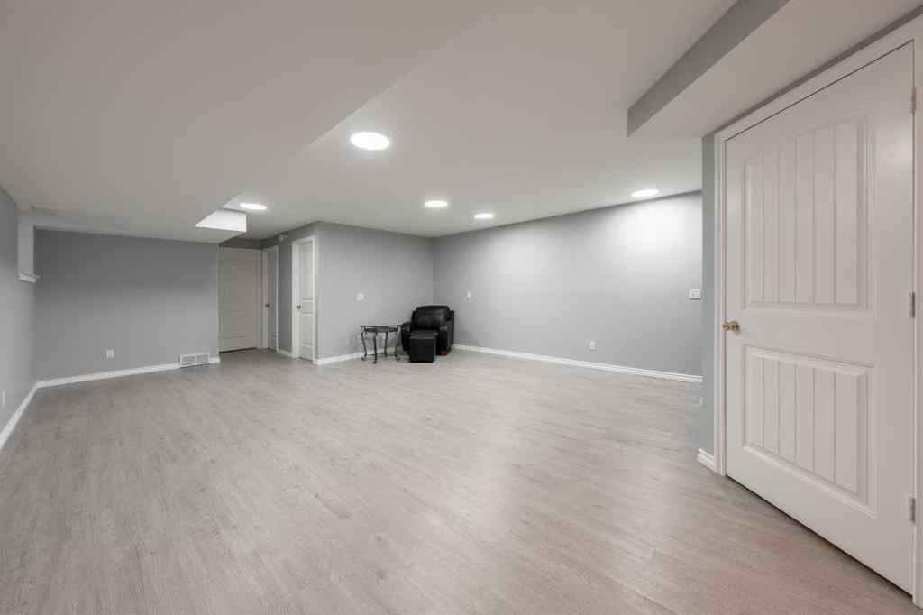 MLS® A2254095 - 8007 Laguna Way NE in Monterey Park Calgary, Residential