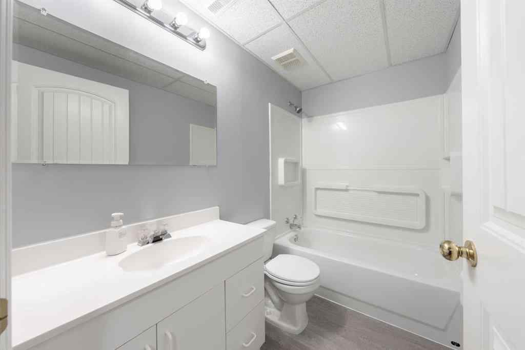 MLS® A2254095 - 8007 Laguna Way NE in Monterey Park Calgary, Residential