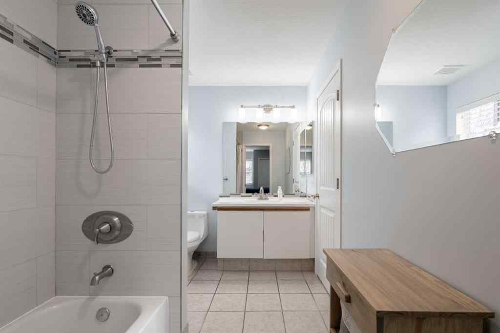 MLS® A2254095 - 8007 Laguna Way NE in Monterey Park Calgary, Residential