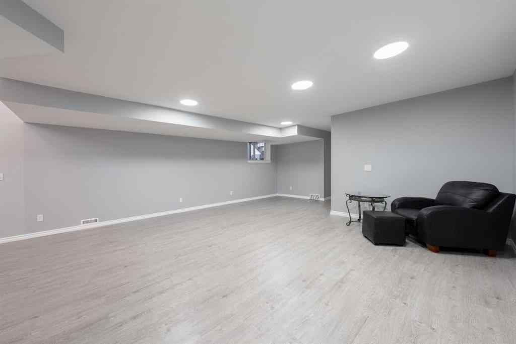 MLS® A2254095 - 8007 Laguna Way NE in Monterey Park Calgary, Residential