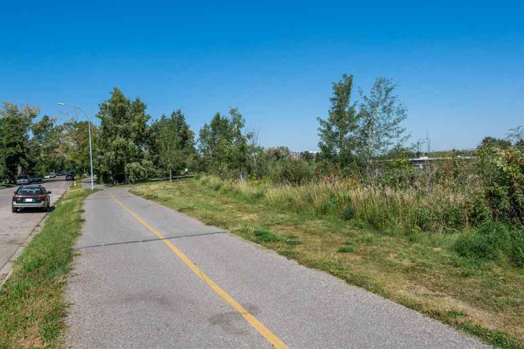 MLS® A2254097 - 2213 8 Avenue SE in Inglewood Calgary, Residential