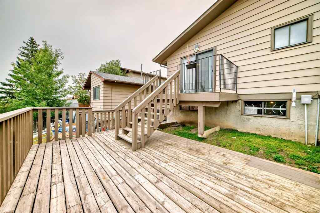 MLS® A2254102 - 246 Berwick Drive NW in Beddington Heights Calgary, Residential