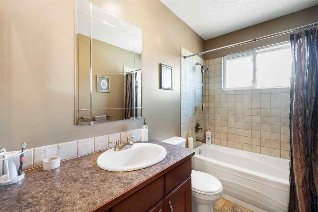 MLS® A2254112 - 1048 Hunterdale Place NW in Huntington Hills Calgary, Residential