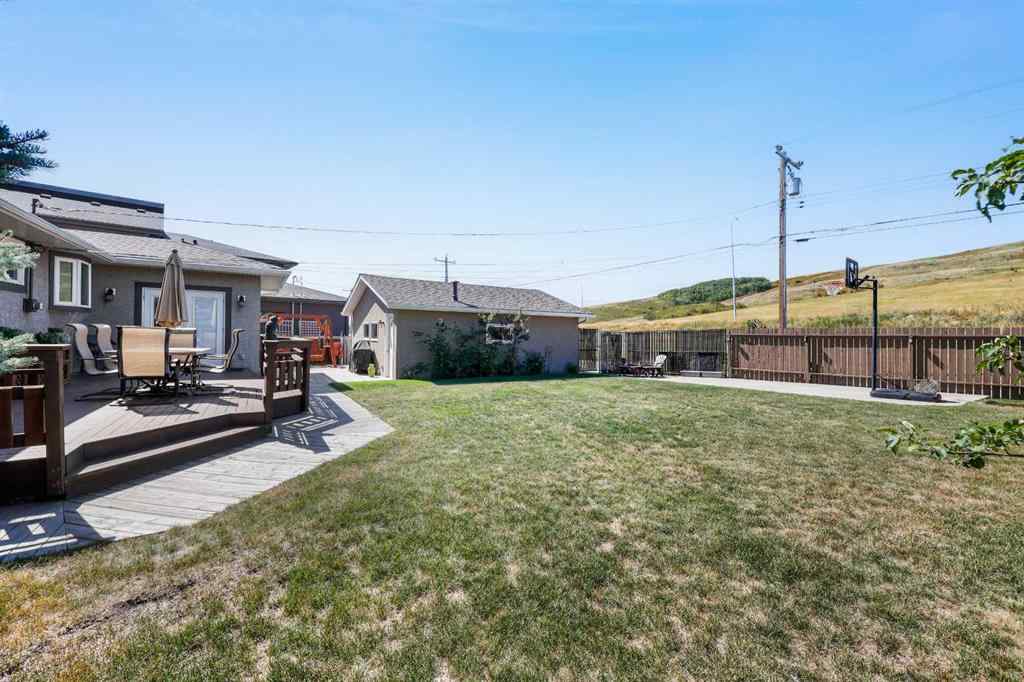 MLS® A2254112 - 1048 Hunterdale Place NW in Huntington Hills Calgary, Residential