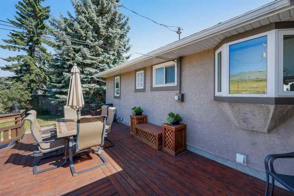 MLS® A2254112 - 1048 Hunterdale Place NW in Huntington Hills Calgary, Residential