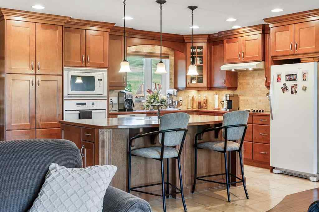 MLS® A2254112 - 1048 Hunterdale Place NW in Huntington Hills Calgary, Residential