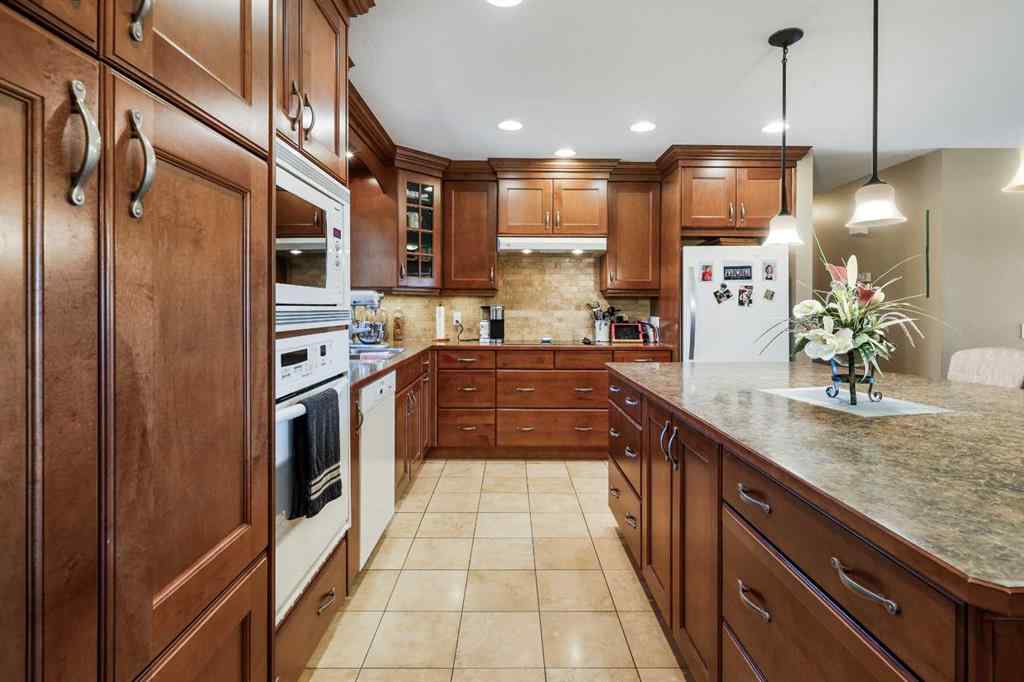 MLS® A2254112 - 1048 Hunterdale Place NW in Huntington Hills Calgary, Residential