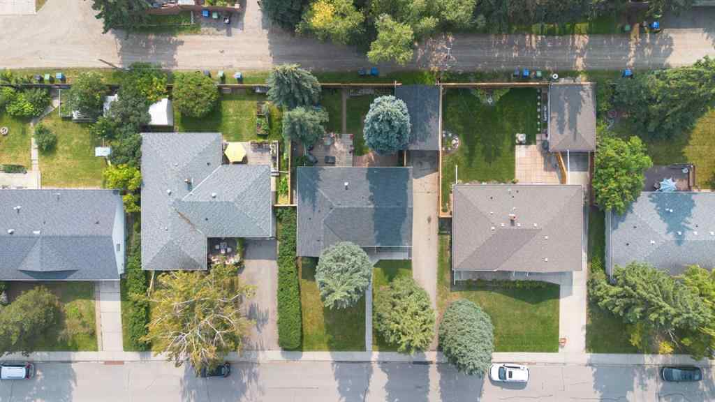 MLS® A2254113 - 1327 87 Avenue SW in Haysboro Calgary, Residential