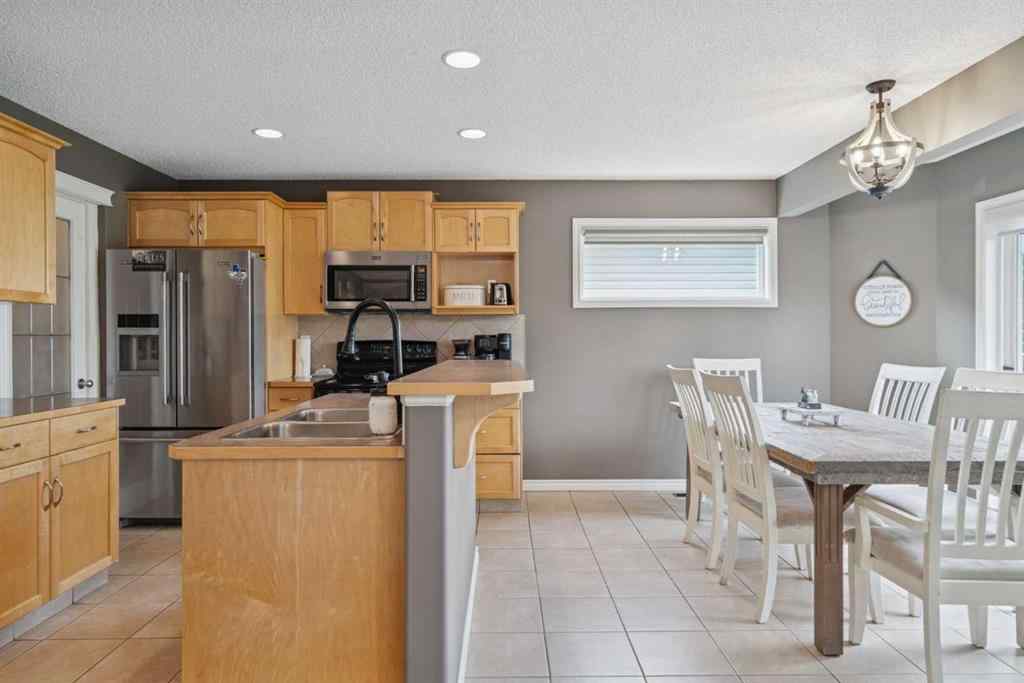 MLS® A2254135 - 241 Westmount Crescent  in Westmount_OK Okotoks, Residential