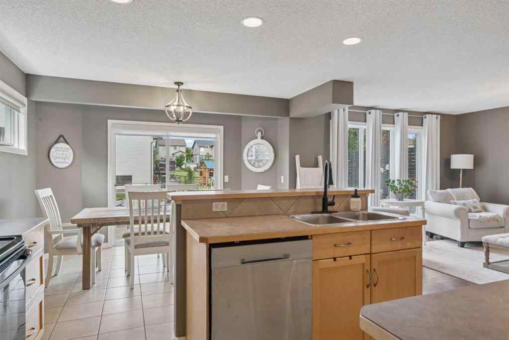 MLS® A2254135 - 241 Westmount Crescent  in Westmount_OK Okotoks, Residential