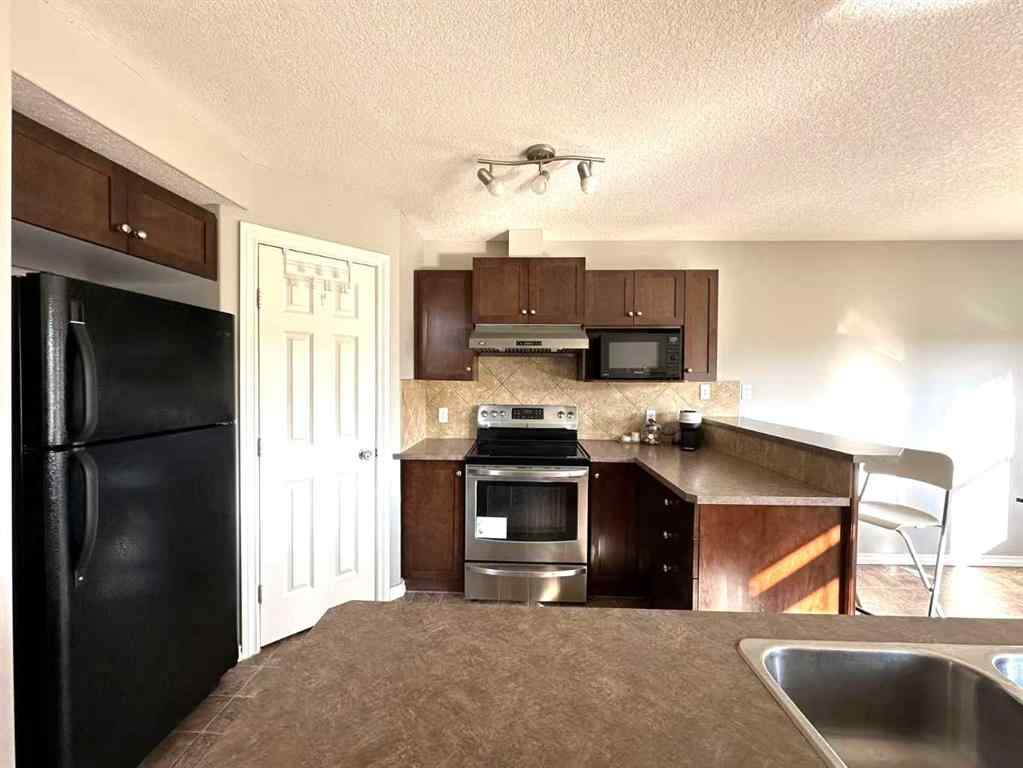 MLS® A2254155 - 200 Royal Crest View NW in Royal Oak Calgary, Residential