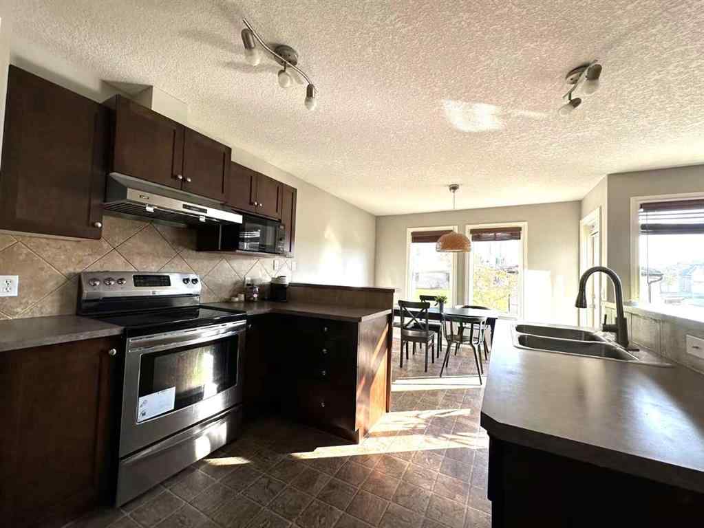 MLS® A2254155 - 200 Royal Crest View NW in Royal Oak Calgary, Residential
