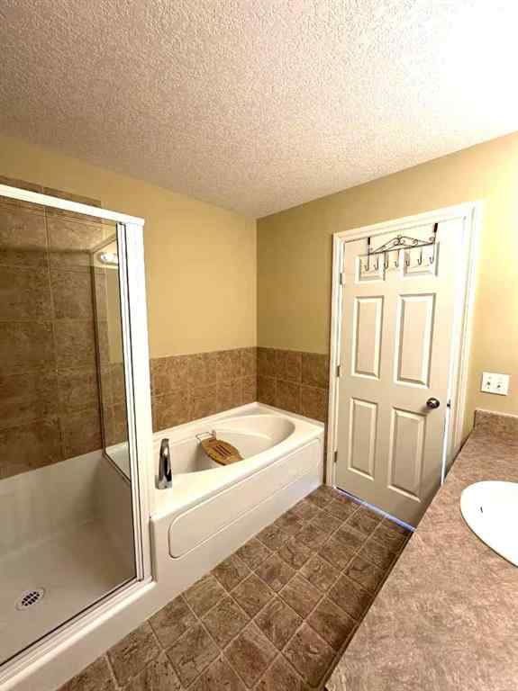 MLS® A2254155 - 200 Royal Crest View NW in Royal Oak Calgary, Residential