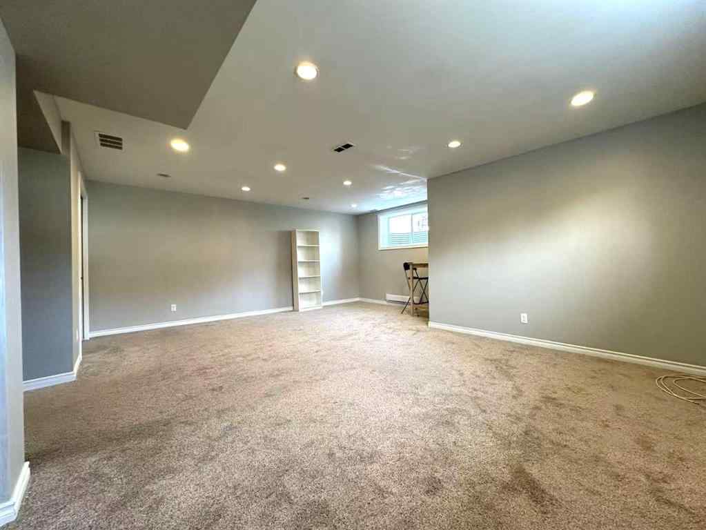 MLS® A2254155 - 200 Royal Crest View NW in Royal Oak Calgary, Residential