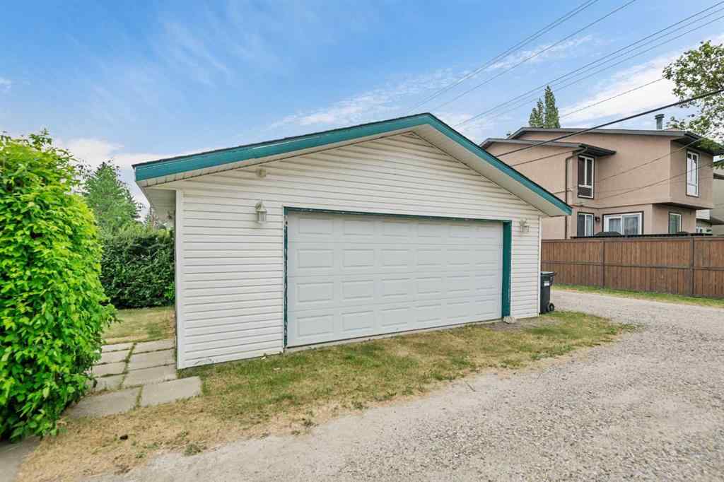 MLS® A2254157 - 605 19 Street NW in West Hillhurst Calgary, Residential