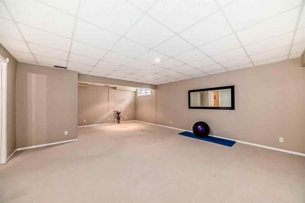 MLS® A2254159 - 1405 Shawnee Road SW in Shawnee Slopes Calgary, Residential
