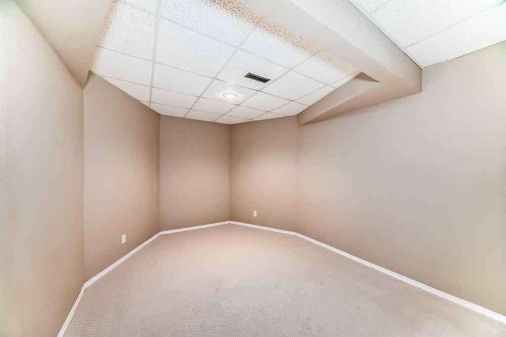 MLS® A2254159 - 1405 Shawnee Road SW in Shawnee Slopes Calgary, Residential