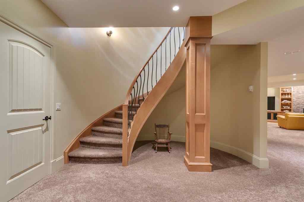 MLS® A2254166 - 2609 7 Avenue NW in West Hillhurst Calgary, Residential